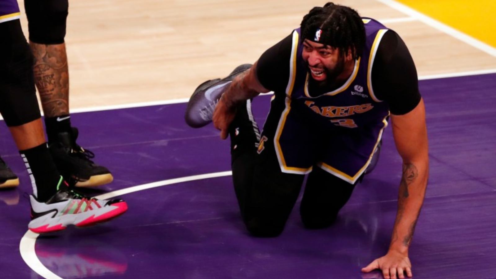 “He is in real pain” NBA Twitter sympathises with Anthony Davis after viral video reveal him to be insane pain after nasty ankle injury