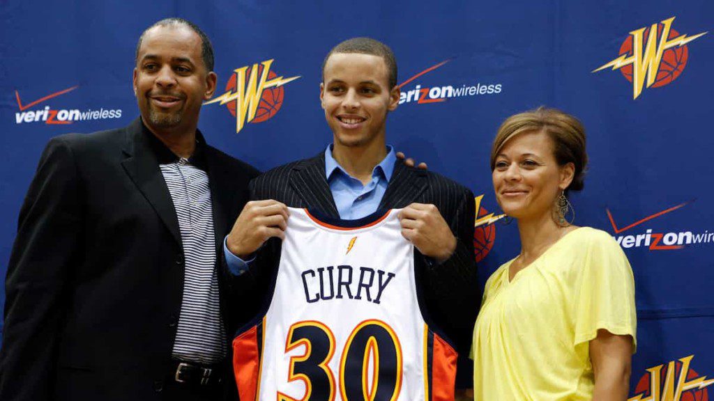 Stephen Curry with mom and dad