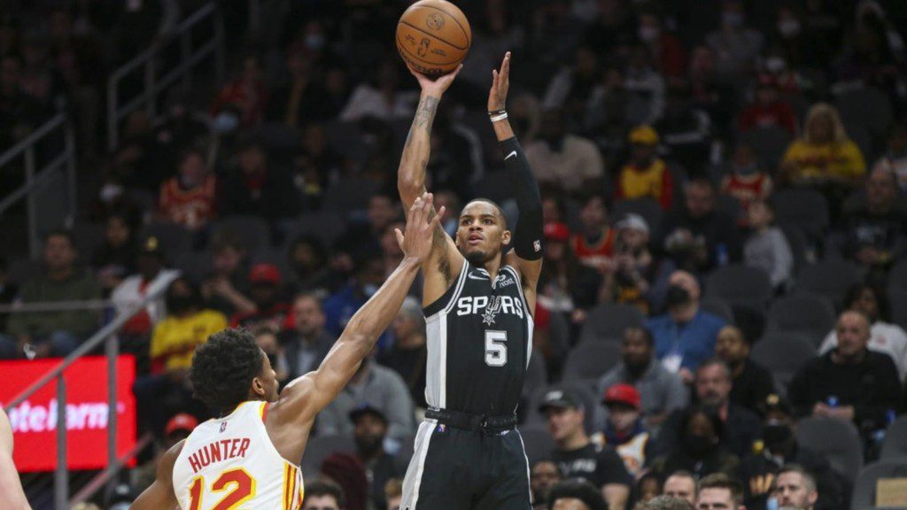 Dejounte Murray in action against the Hawks