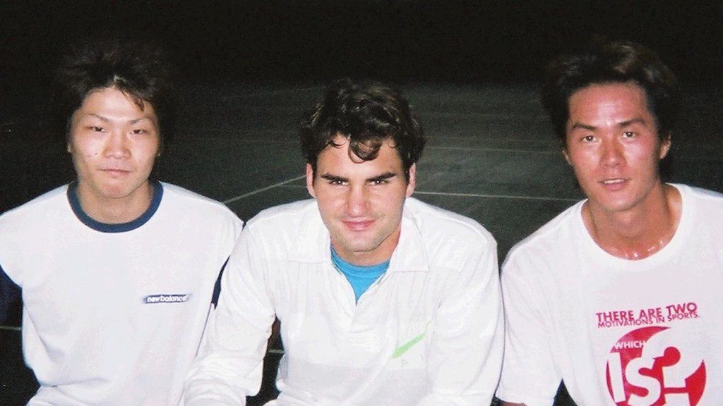 Coach Iwai, Roger Federer and Toshi Matsui after training at the 2006 Japan Open