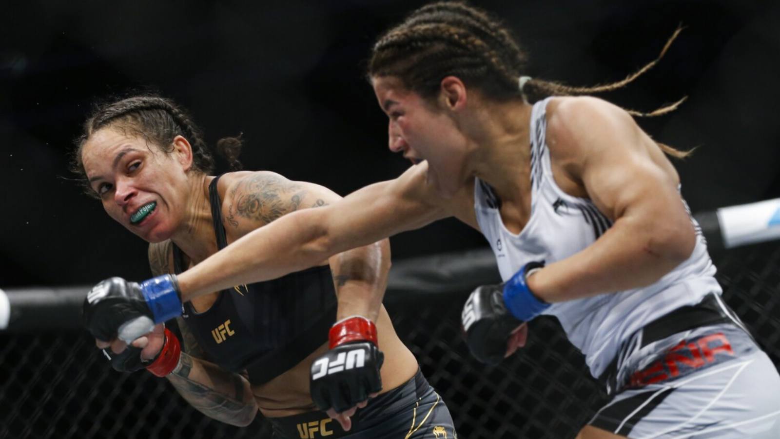 “She doesn’t trust anybody in there”- Julianna Pena highlights what prompted Amanda Nunes to switch gyms post UFC 269