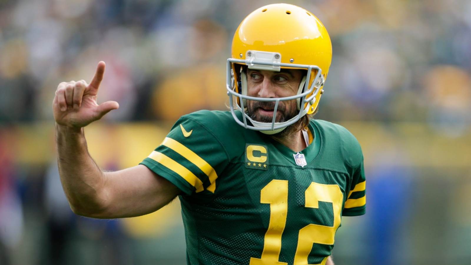 Aaron Rodgers quashes reports of him signing a $200 million contract with the Packers