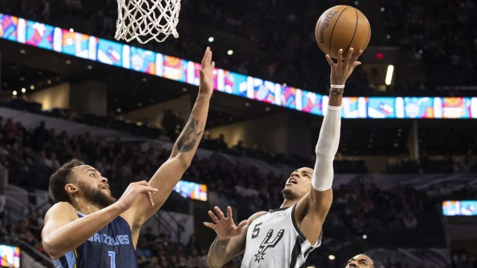 “Wasted entire Spurs hard-fought efforts” NBA Fans condemn Keldon Johnson’s for missing easiest game-winning layup against mighty Grizzlies