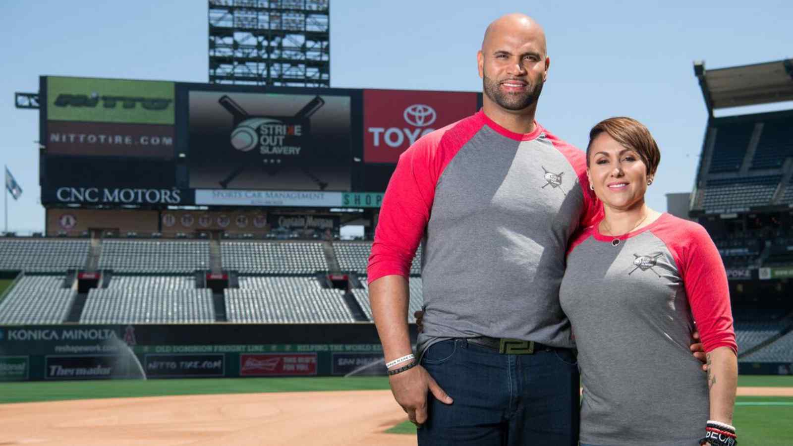 “Complete and utter egotistical bag” – MLB fans react to Albert Pujols files for divorce days after wife has brain surgery