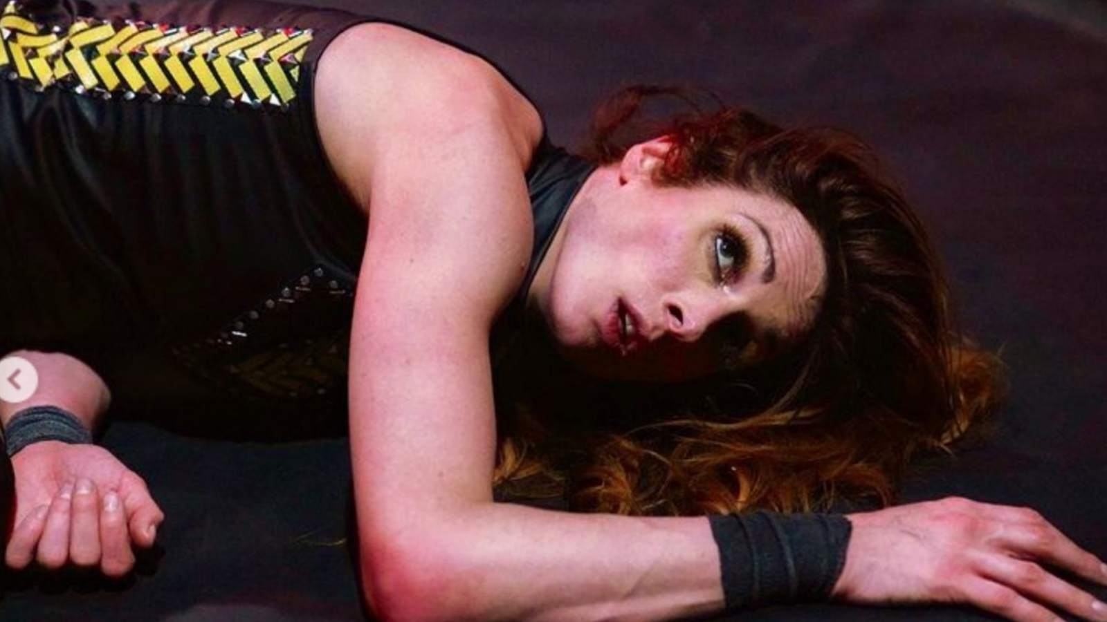 WATCH: Hall of Famer returns to slap Becky Lynch