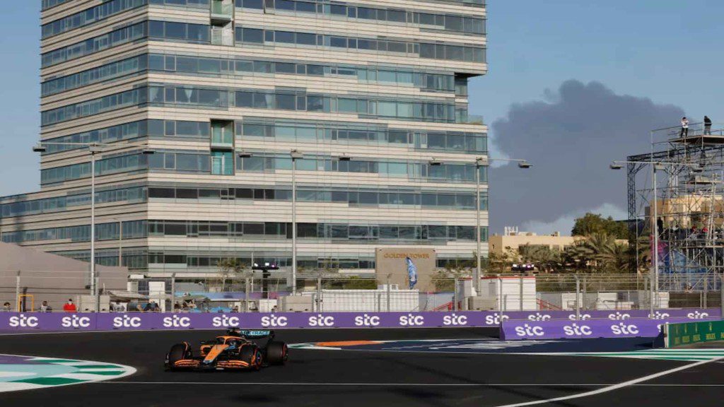 Fumes behind the McLaren in FP1 of Saudi Arabian GP