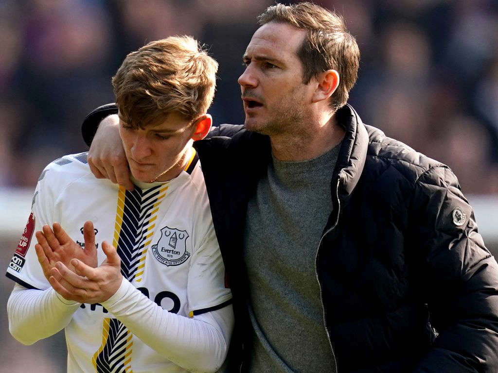 Frank Lampard with Everton player