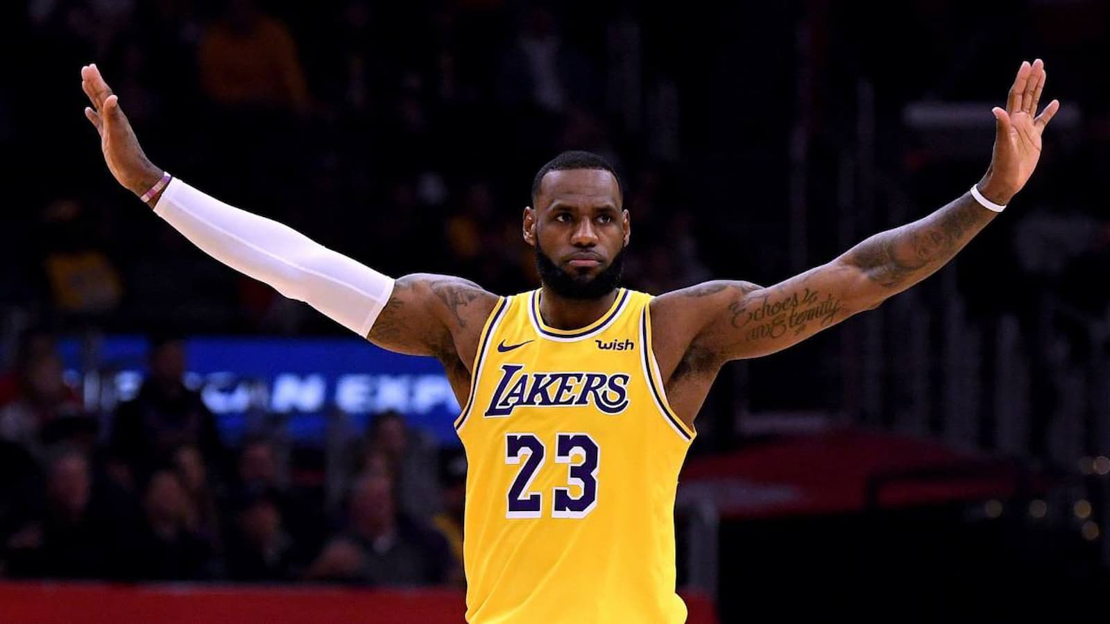 “Home court advantage for LBJ” LeBron James makes ‘Cavaliers’ fans go wild after scoring consecutive jumpers