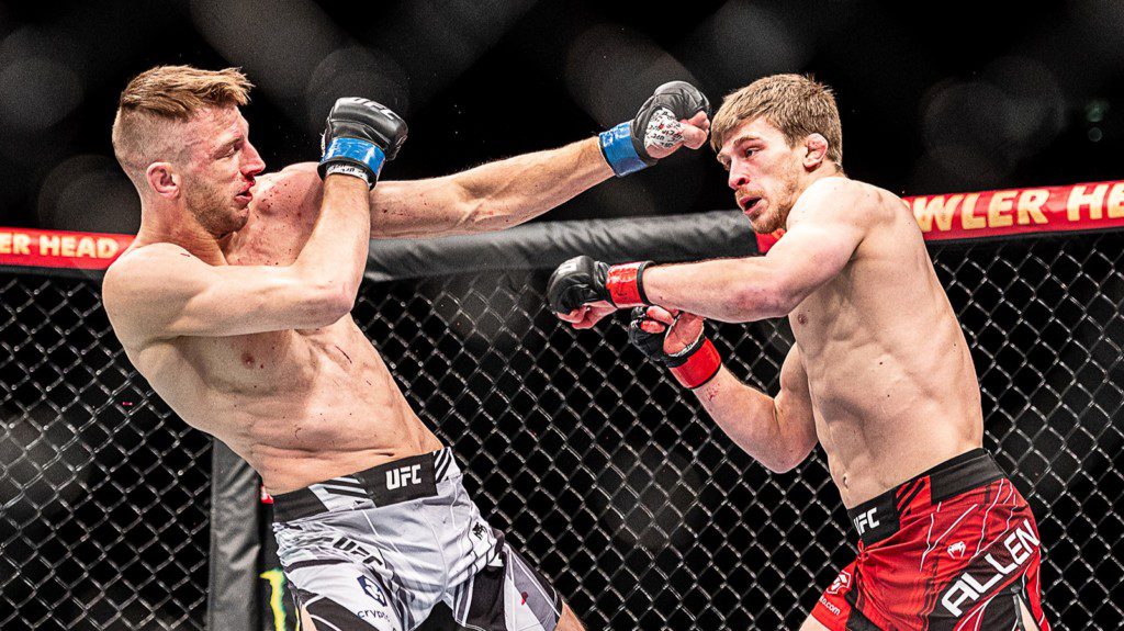 Arnold Allen (R) at UFC London