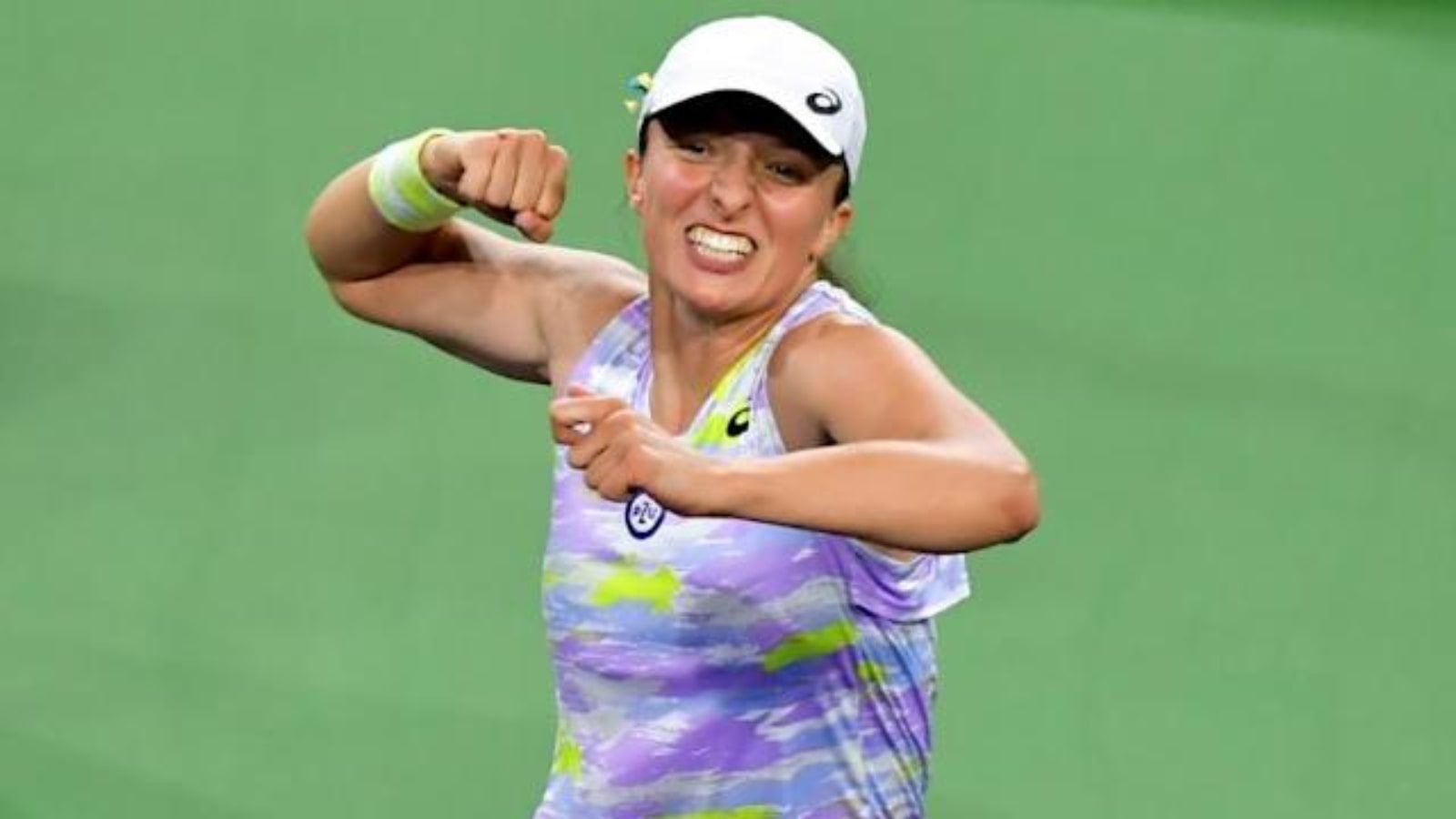 “I’m not the underdog anymore” Iga Swiatek wins her ‘toughest match’ of the tournament as she defeats Simona Halep to reach the Indian Wells finals