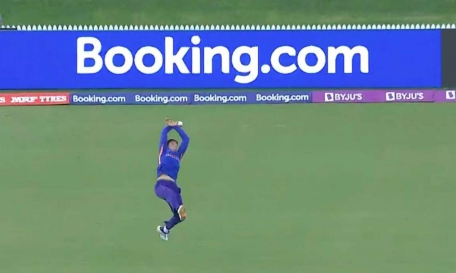 Watch: Harmanpreet Kaur takes a blinder against England to dismiss Amy Jones