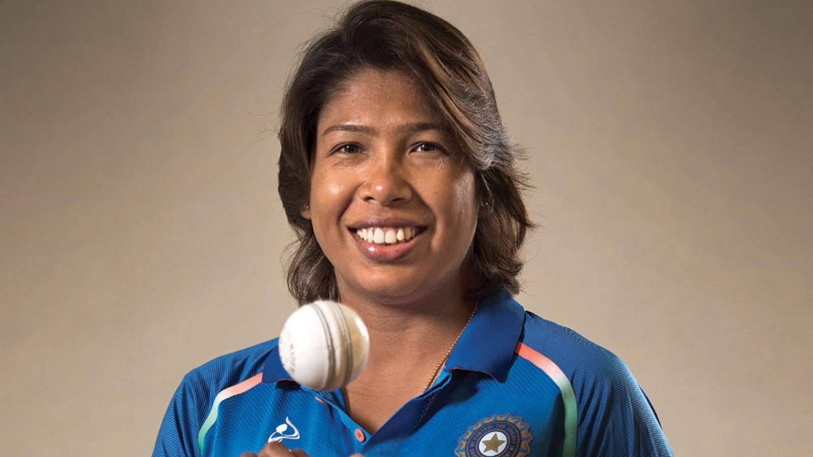 Watch: Natalie Sciver survives after delivery from Jhulan Goswami fails to dislodge the bails