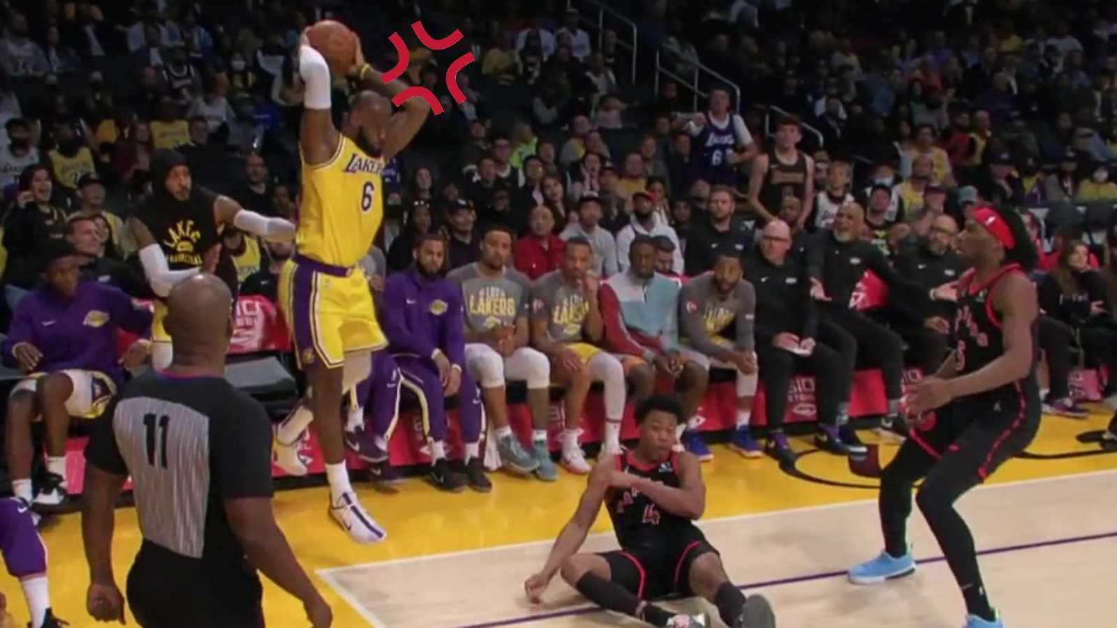 “You’ve lost all my respect” NBA Fans outraged after LeBron James purposely takes out frustration on ROTY candidate Scottie Barnes