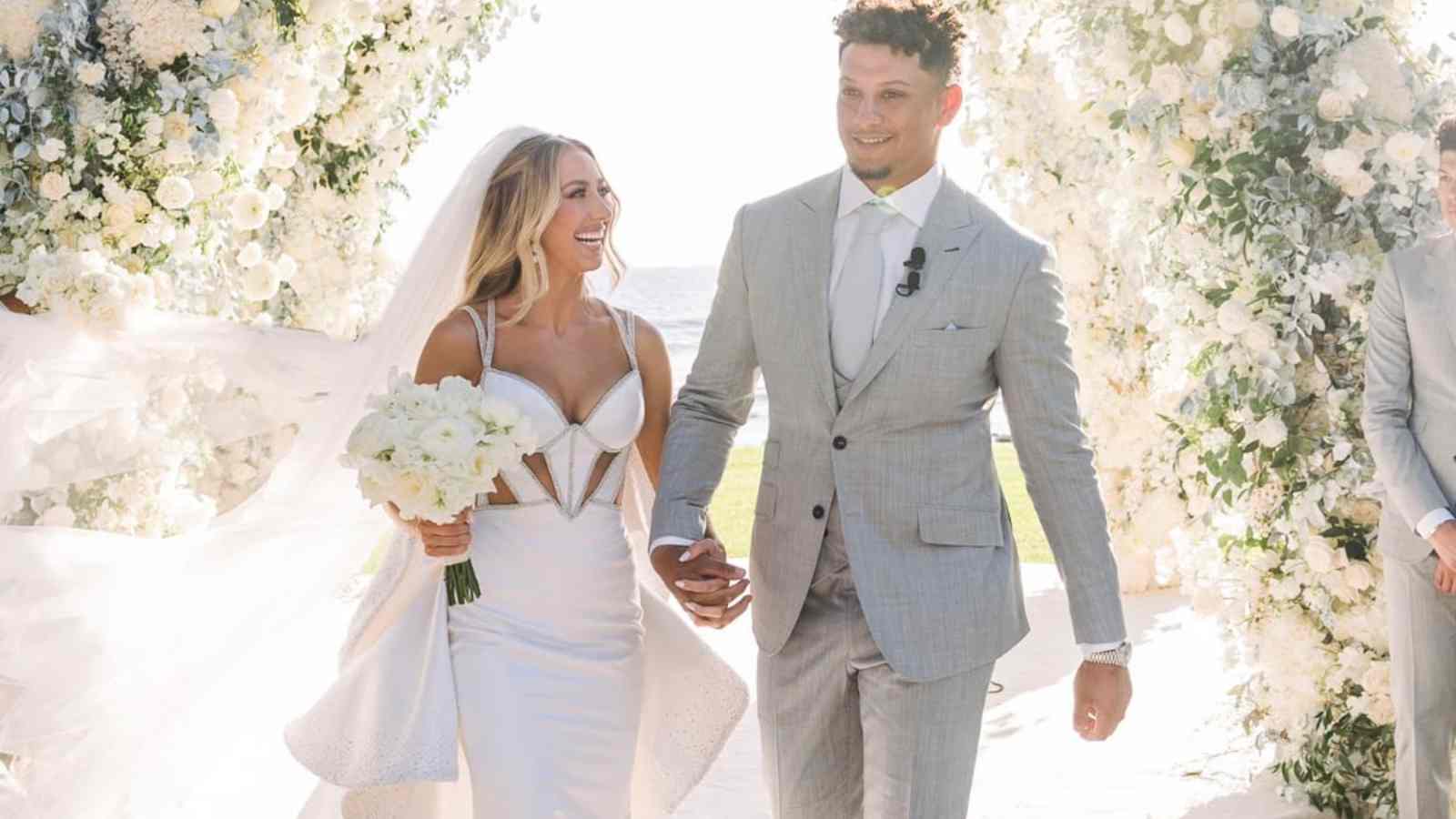 Patrick Mahomes and Brittany Matthews tie the knot as couple share mesmerizing pictures of their Hawaiian Wedding