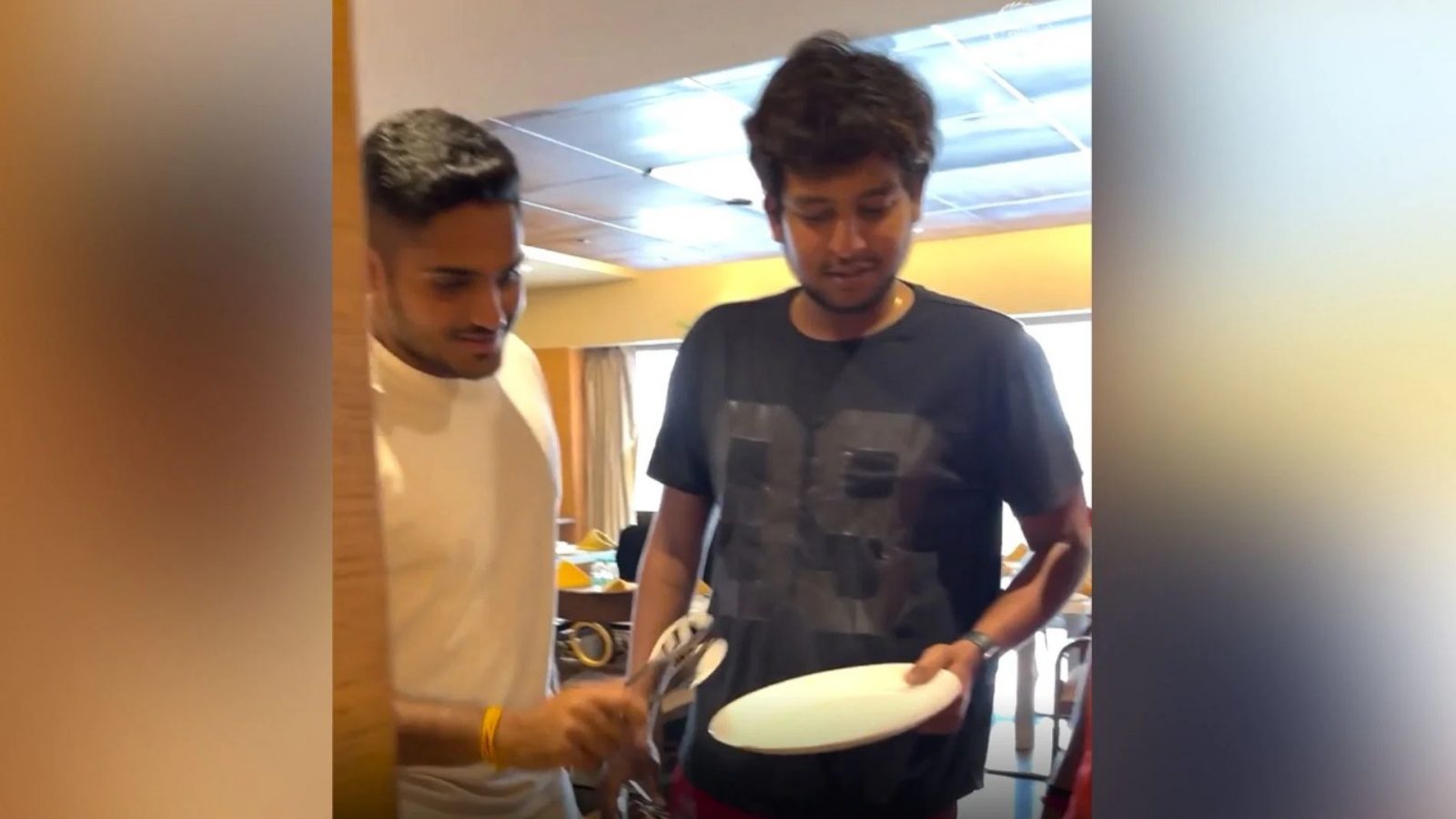 “When in Surat, Dhoklas are mandatory”, Tushar Deshpande becomes ‘Dhokla’ guide for CSK teammates