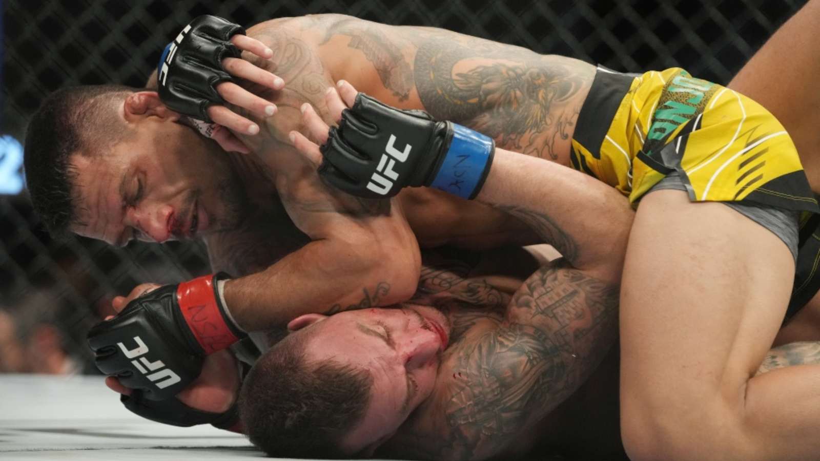 “You’re killing a fighter”- Rafael dos Anjos calls for greater accountability from coaches when it comes to throwing in the towel