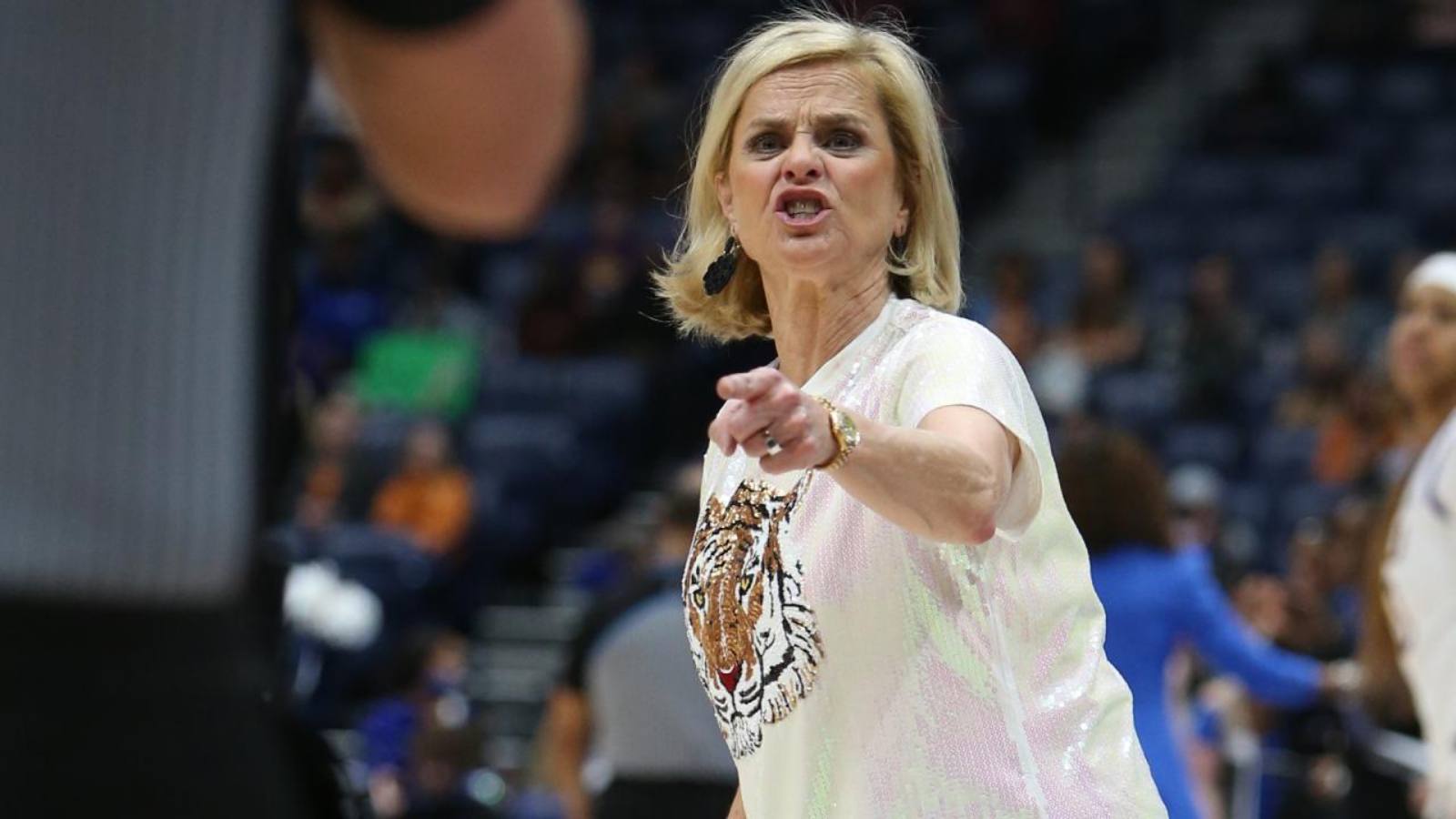 Kim Mulkey goes ballistic on referee as LSU Tigers get throttled by Kentucky with a 15 point margin