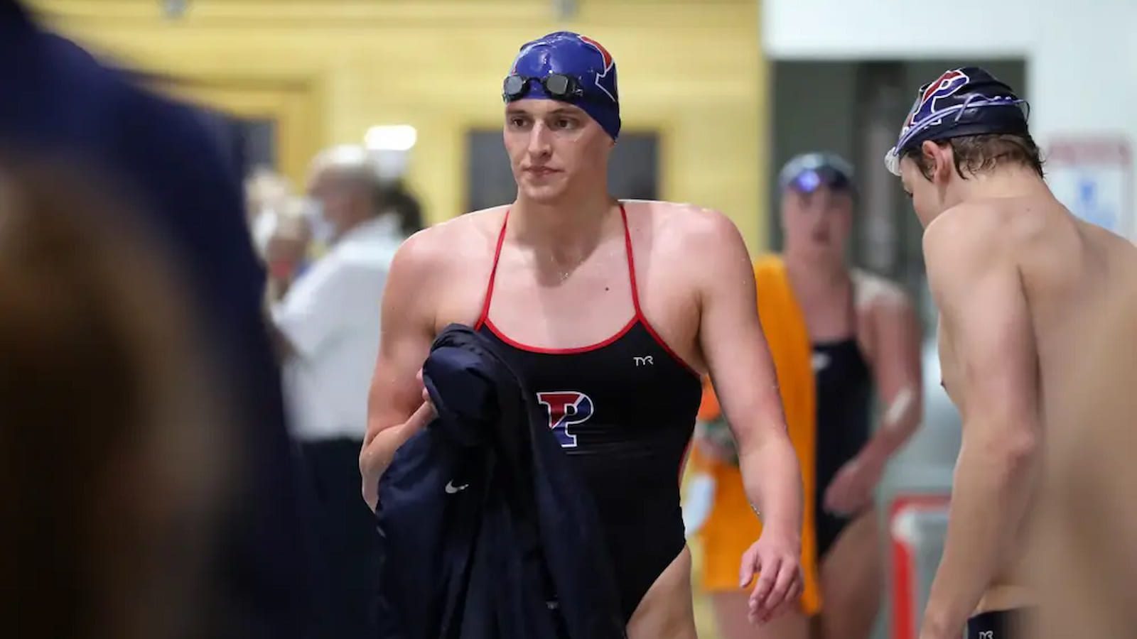 What records does transgender swimmer Lia Thomas hold in the NCAA Swimming Championship?