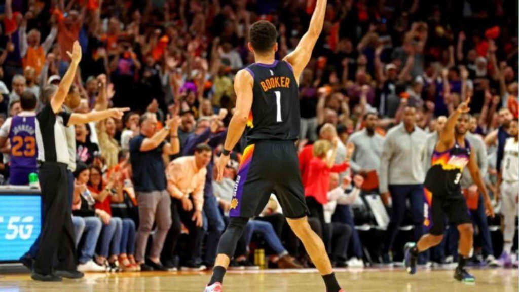 Devin Booker in action against the Pelicans