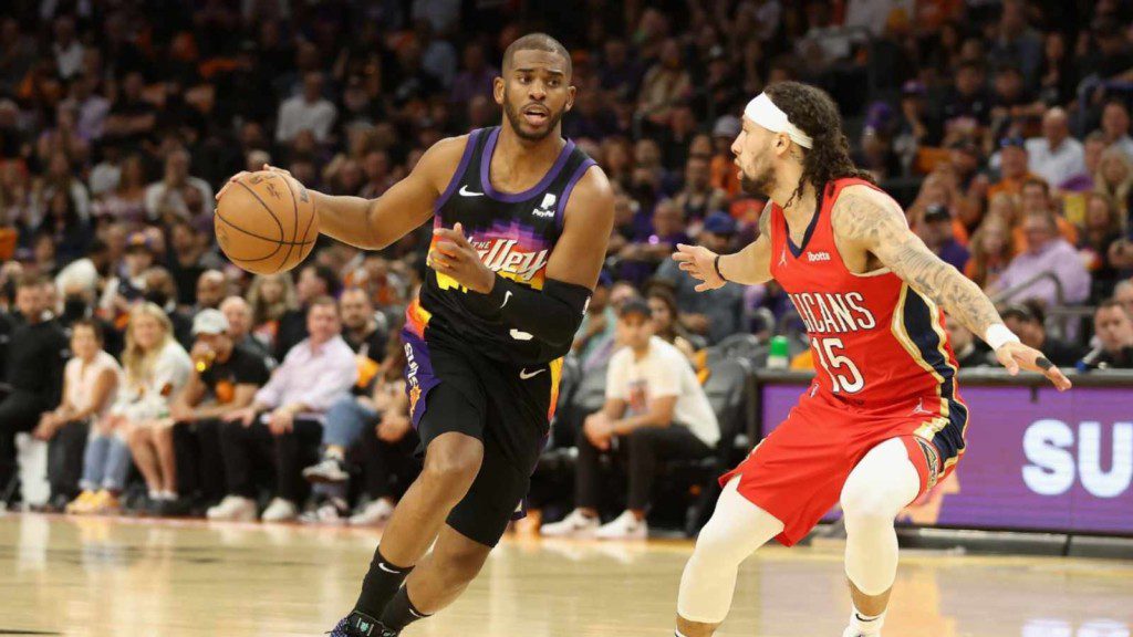 Chris Paul in action against the Pelicans