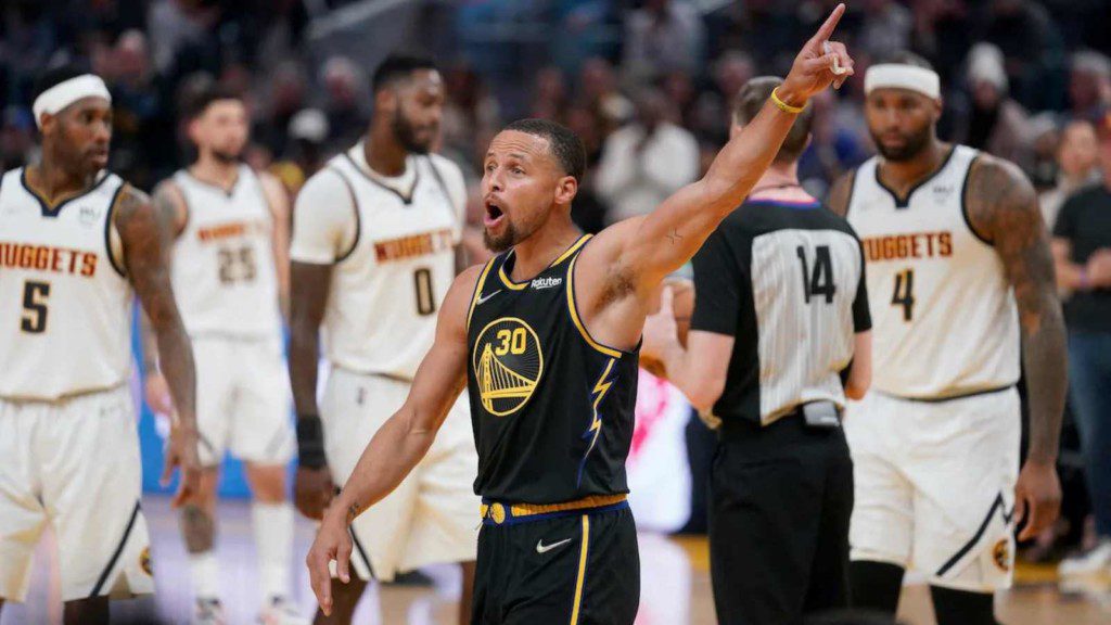 Stephen Curry in action against the Nuggets