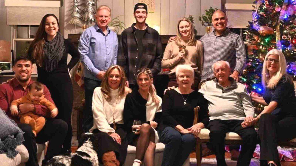 Vicente Luque with his family