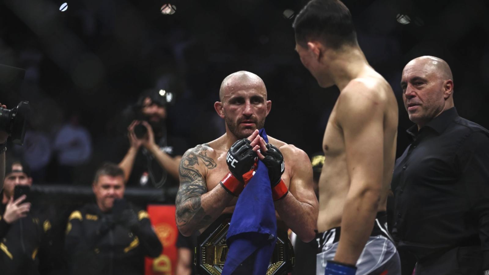 “Without a shadow of a doubt”- Michael Bisping says Alexander Volkanovski would be the featherweight GOAT if he can do this