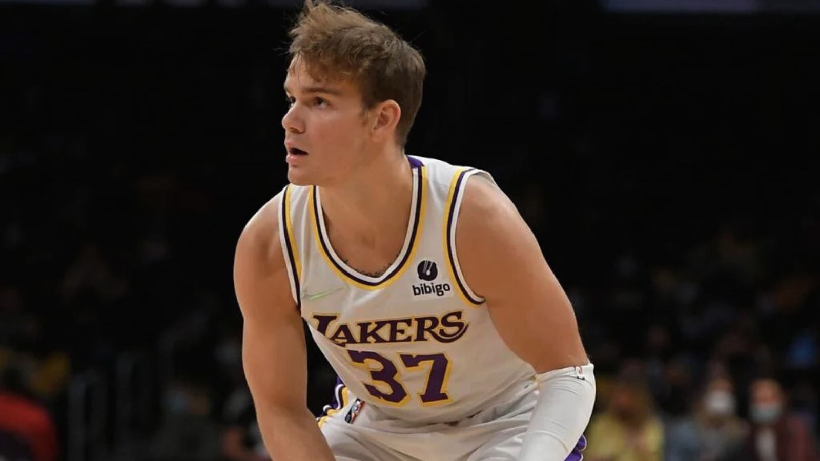 “The scrubs play better than their starting lineup” Mac McClung ends Lakers’ 2021-22 season with insane reverse dunk