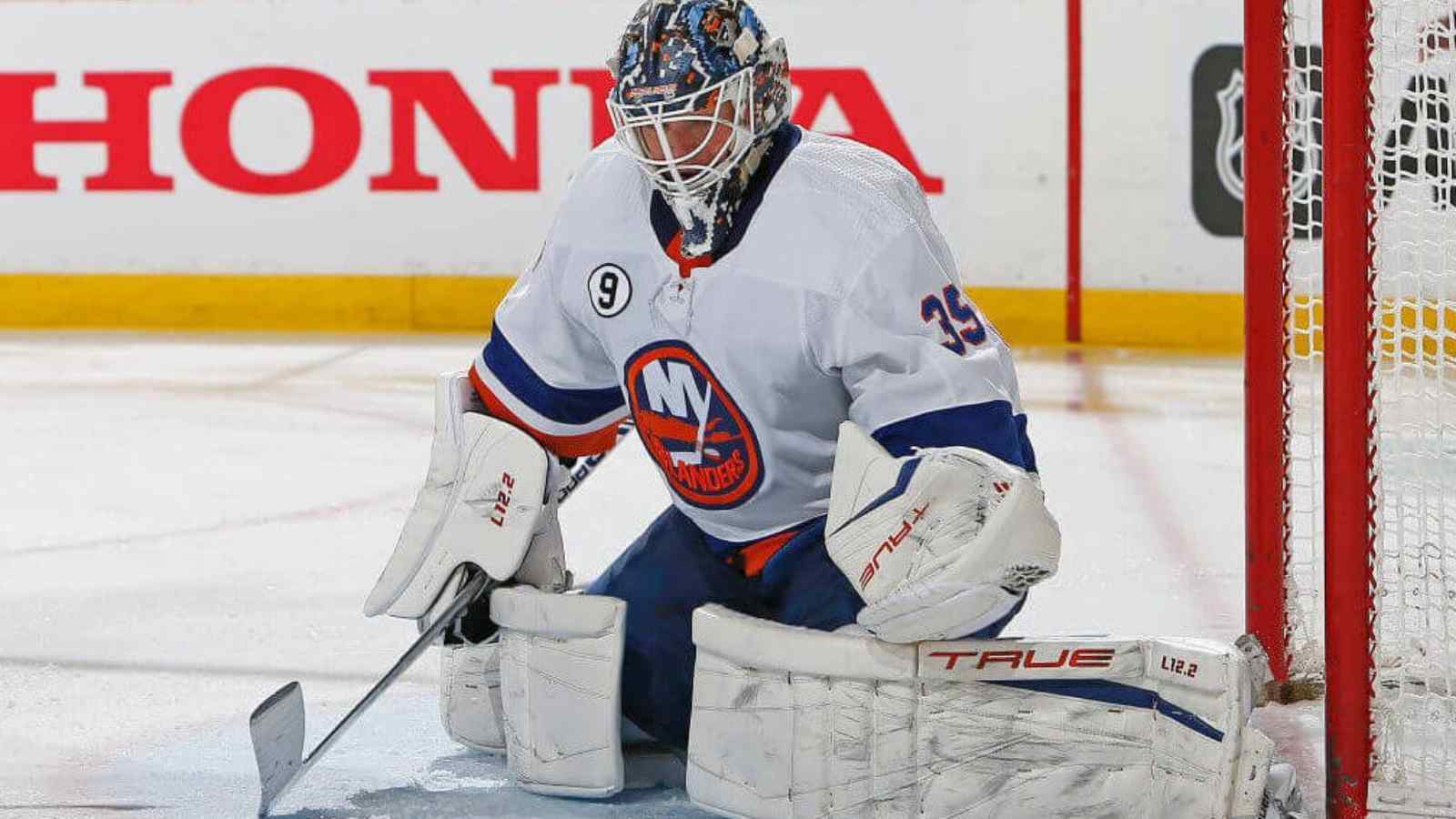 “Been exciting but a little nerve-wracking” – Cory Schneider gets first NHL win for Islanders since 2020 