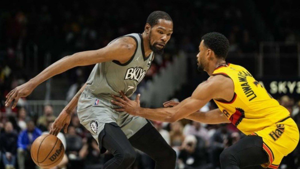 Kevin Durant in action against the Hawks