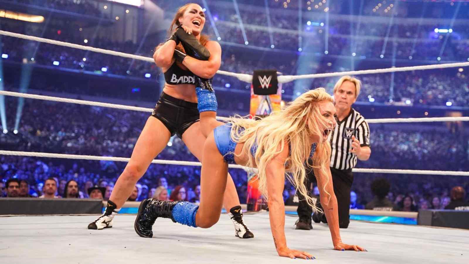 “They cheated”: Former UFC Heavyweight Champion reacts to the controversial Charlotte Flair – Ronda Rousey finish at Wrestlemania