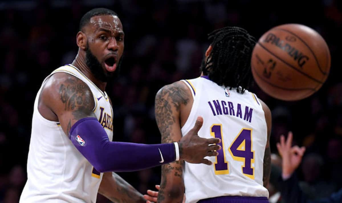 “NBA turned into Wrestlemania” NBA Fans disgusted as Brandon Ingram Bi**h Slaps LeBron James to end his career with ugly fall 