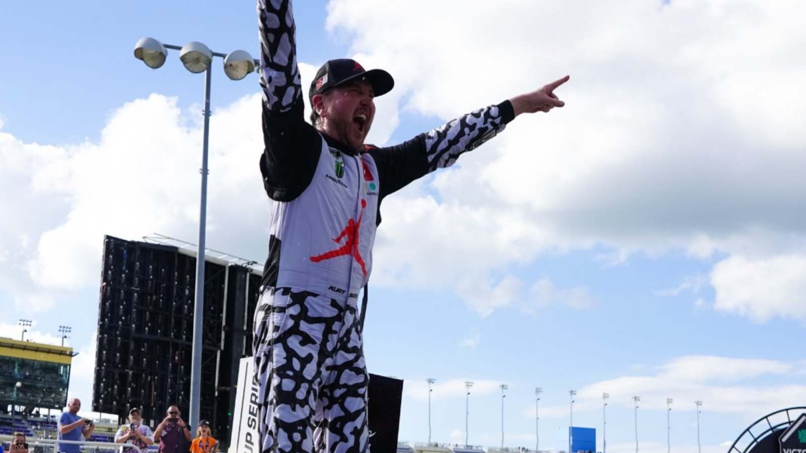 ‘Race like the GOAT,’ Kurt Busch wins the Kansas Cup Race by topping the ‘Kyle and Kyle show’