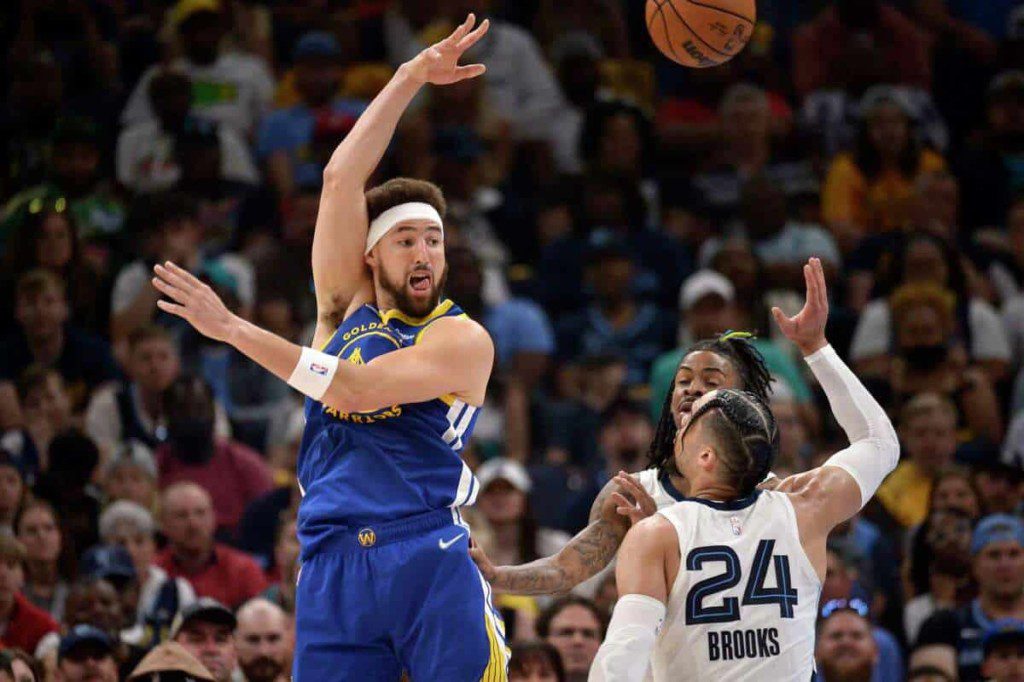 Klay Thompson and Dillon Brooks (1)