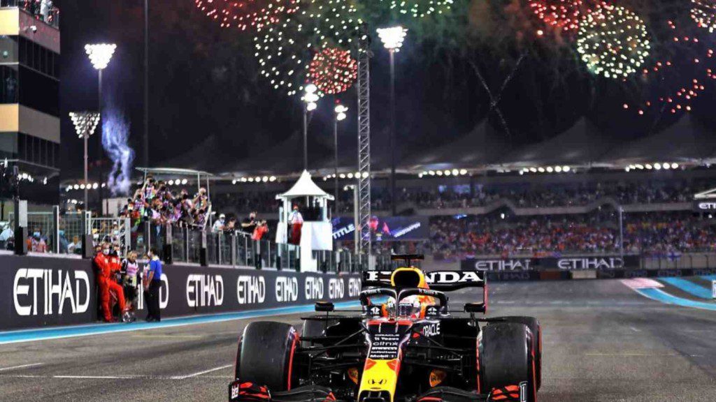 Max Verstappen seeing the chequered flag at the 2021 Abu Dhabi GP 