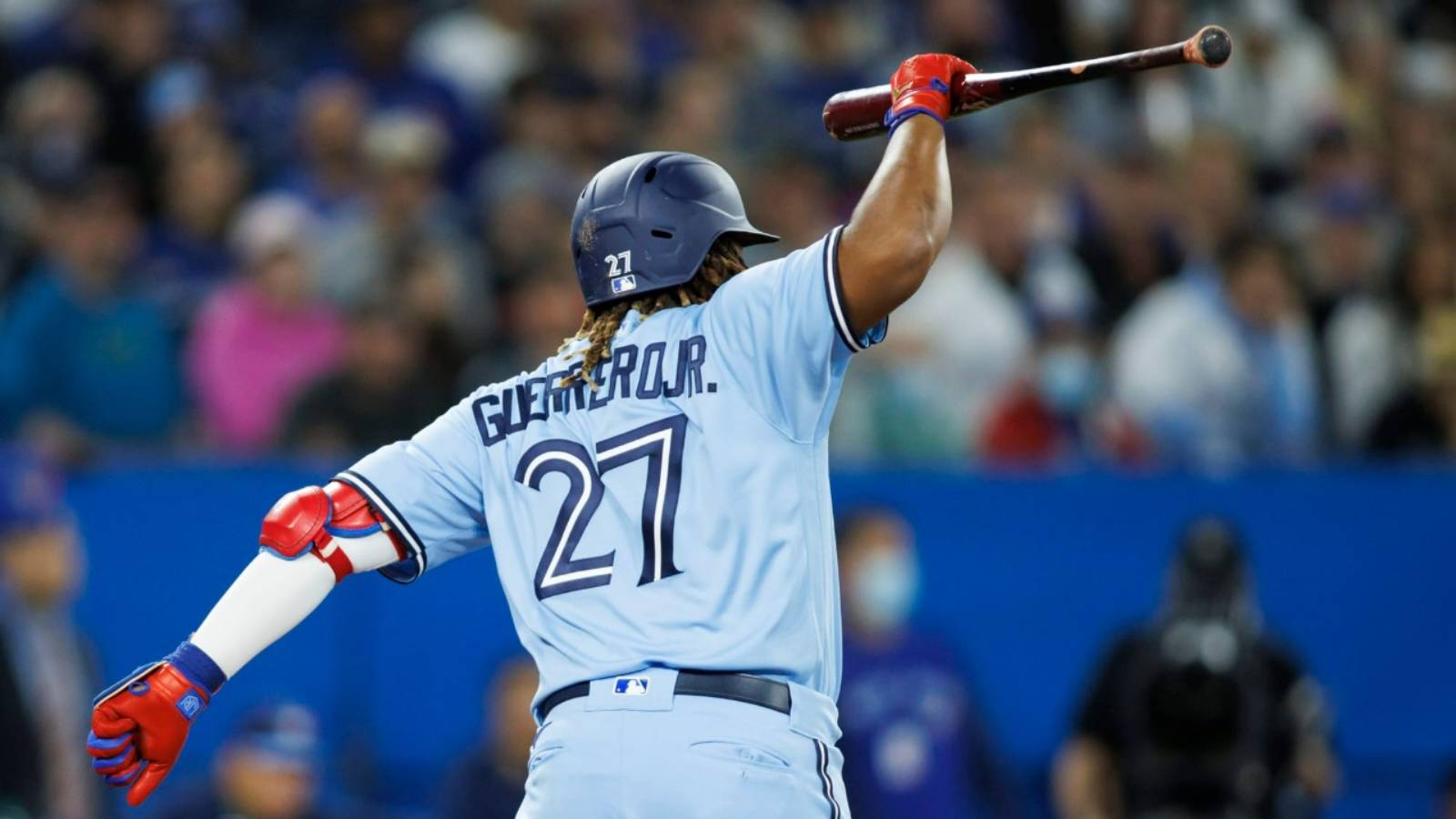 “Absolute disgust with himself” – Blue Jays’ Vladimir Guerrero Jr. snaps his bat over knee in frustration against Yankees