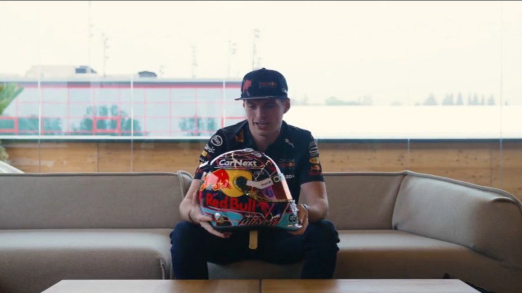 Max Verstappen with his new helmet for the Miami GP