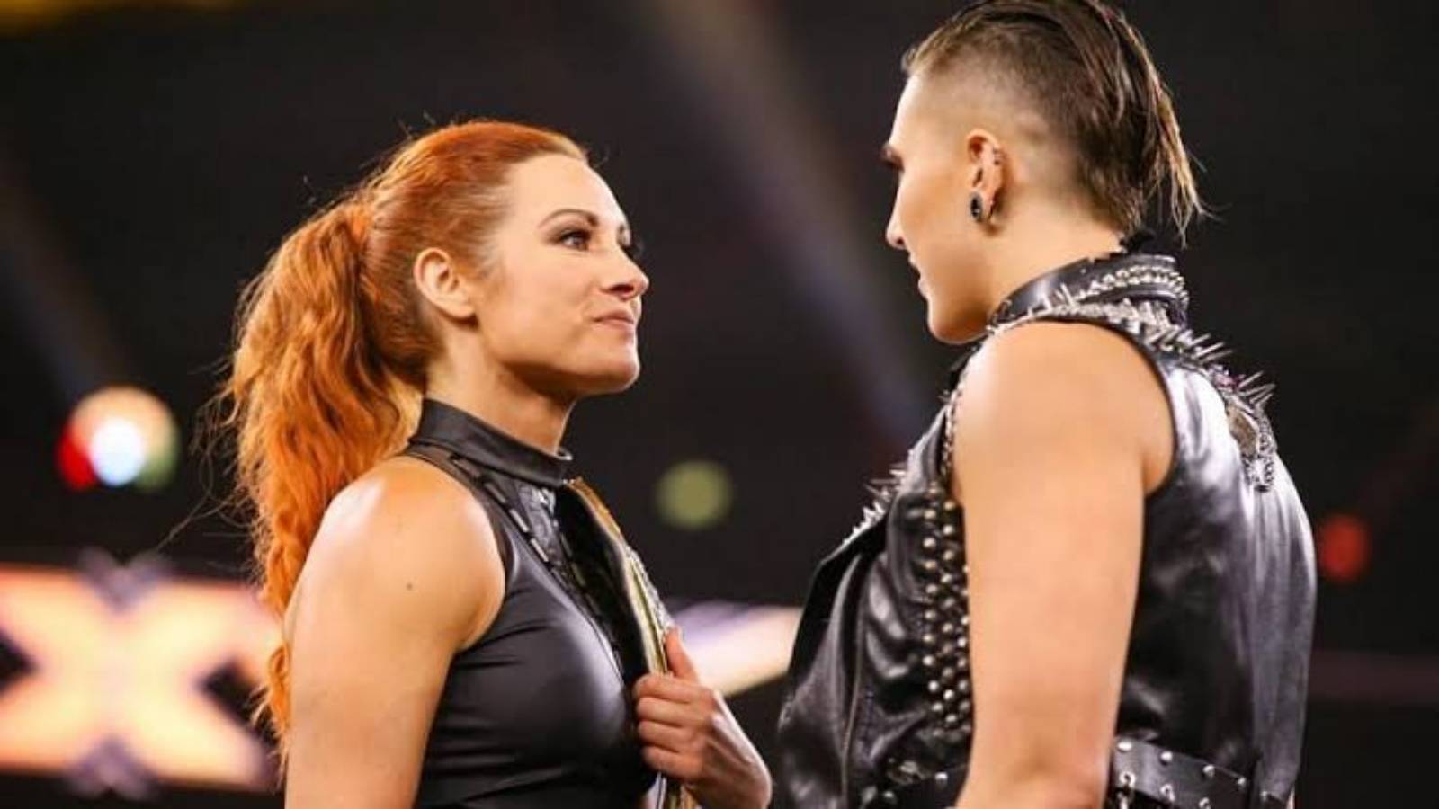 WATCH: Rhea Ripley attempts to make Becky Lynch fall over the ropes