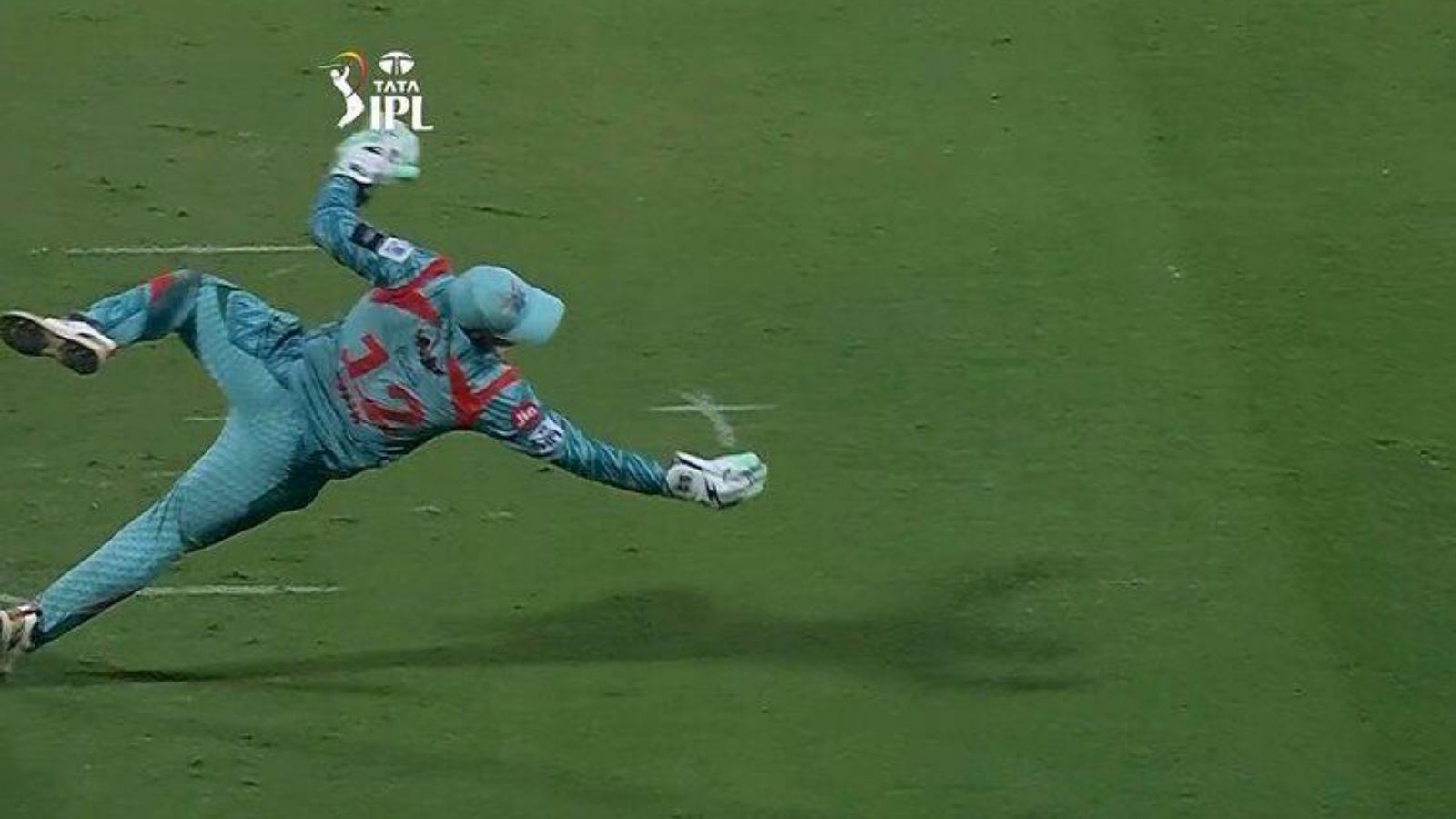 WATCH: Quinton de Kock takes a stunning one-handed to send back KKR’s Venkatesh Iyer