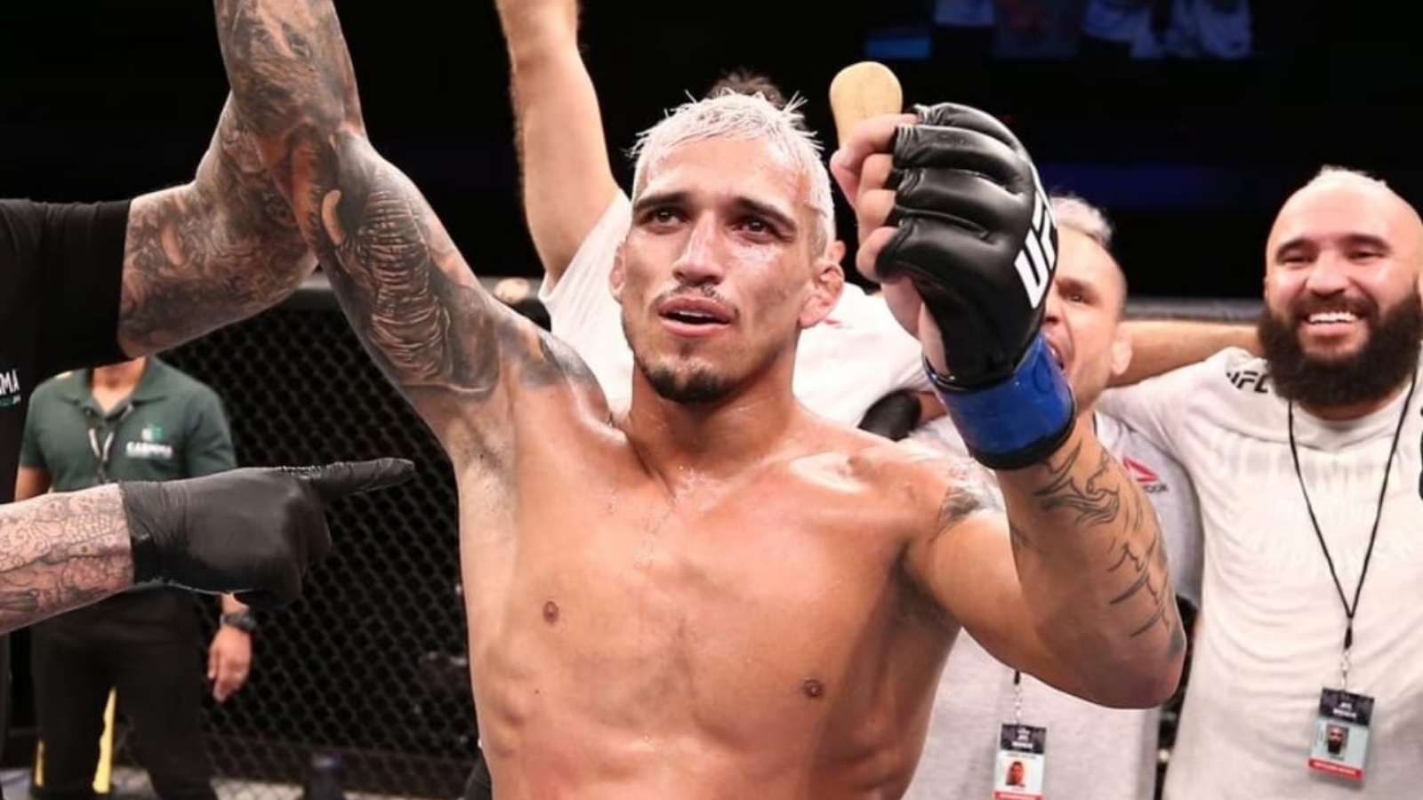 “Always with me” Charles Oliveira confirms he still has the special stone he flaunted after UFC 256 win