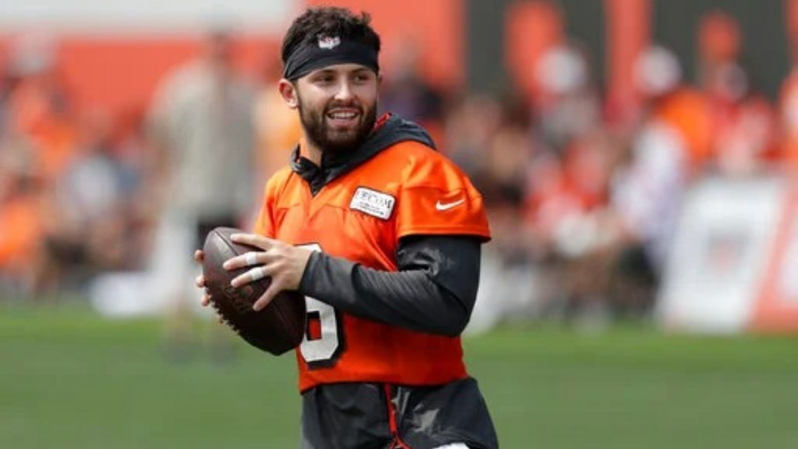 Cleveland Browns trade Baker Mayfield to the Carolina Panthers in exchange for a 2024 conditional draft pick