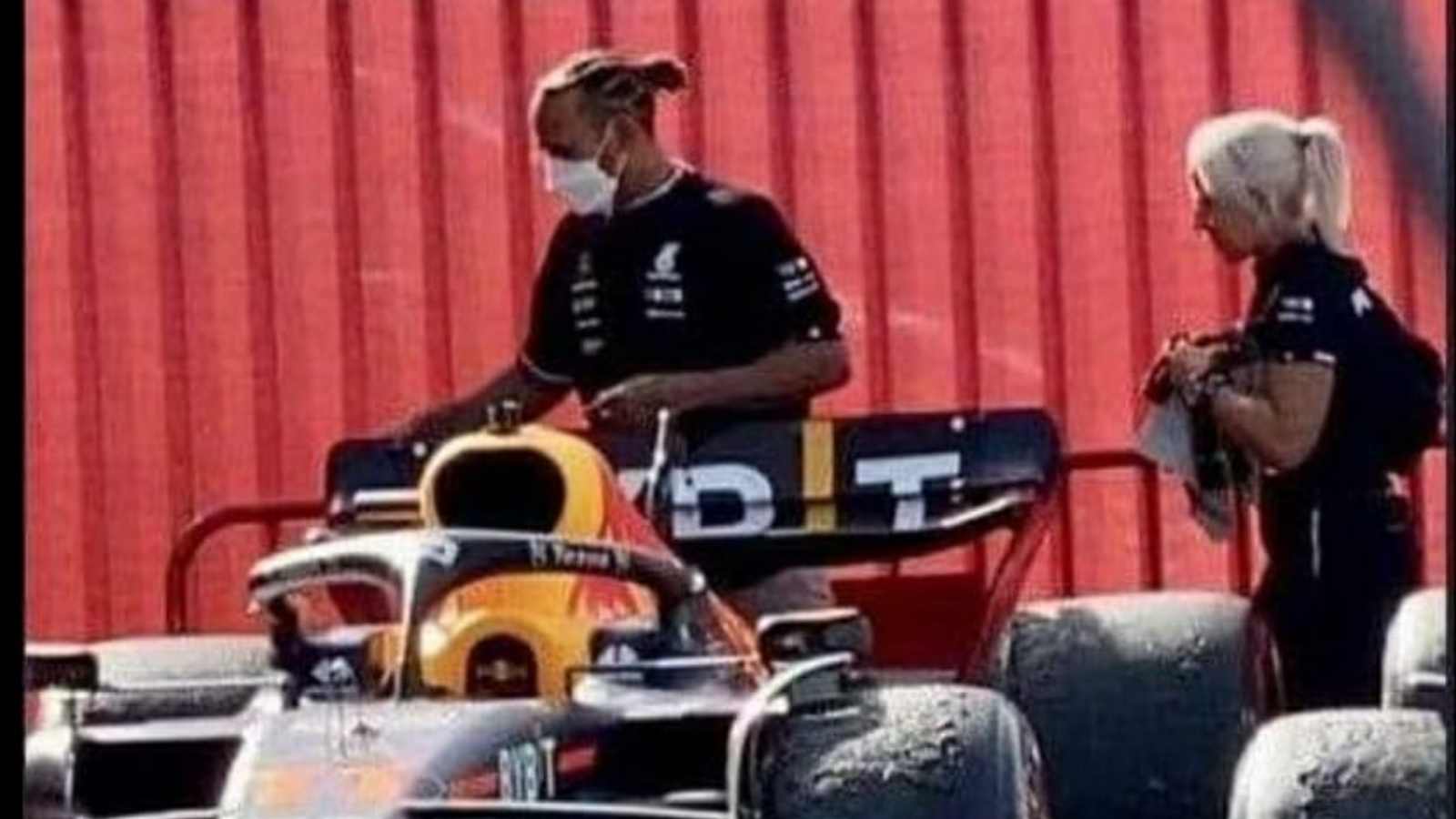 “He didn’t touch it,” Fan footage dismisses speculation of Lewis Hamilton handling the rear wing of Sergio Perez’s RB-18