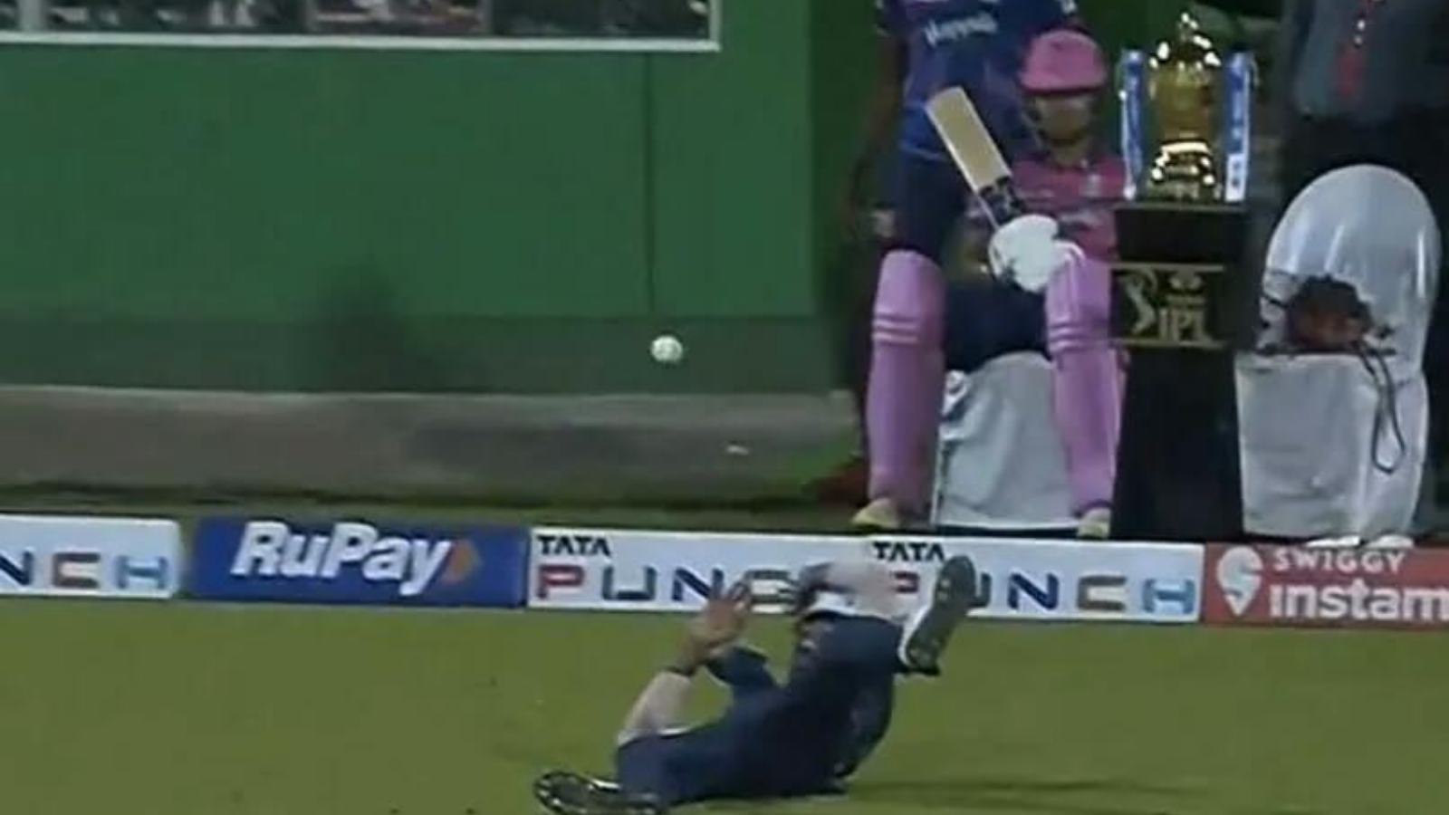 WATCH: Hardik Pandya slips and misses Jos Buttler’s catch at crucial moment