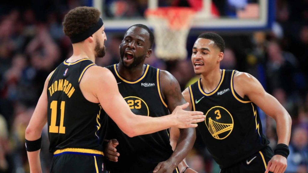 Klay Thompson with Draymond Green and Jordan Poole