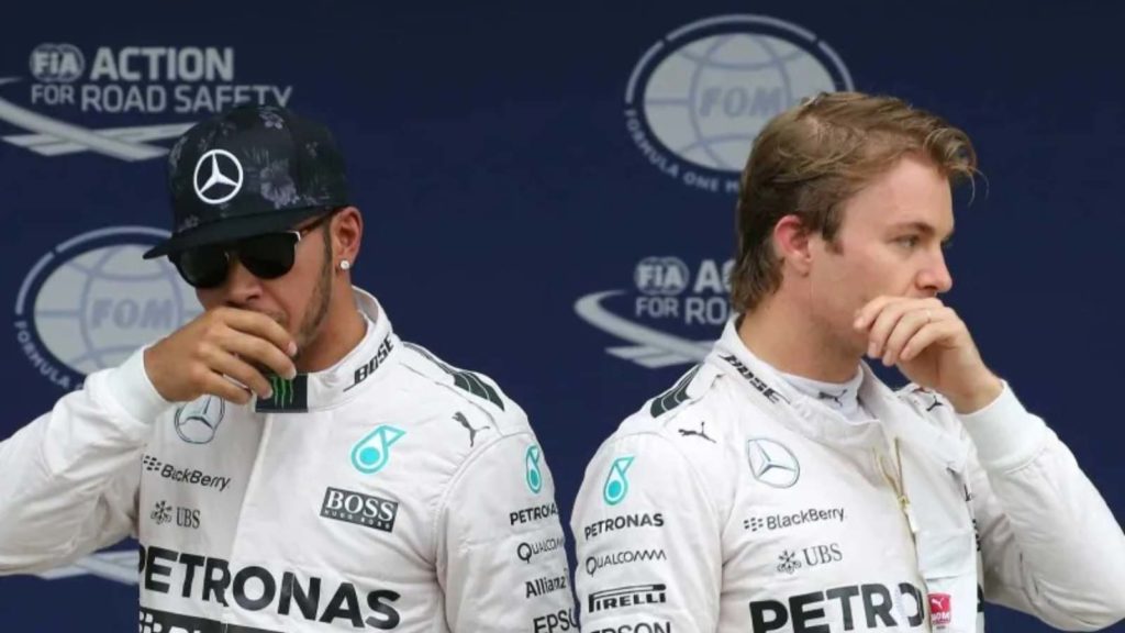 Lewis Hamilton (L) and Nico Rosberg (R)