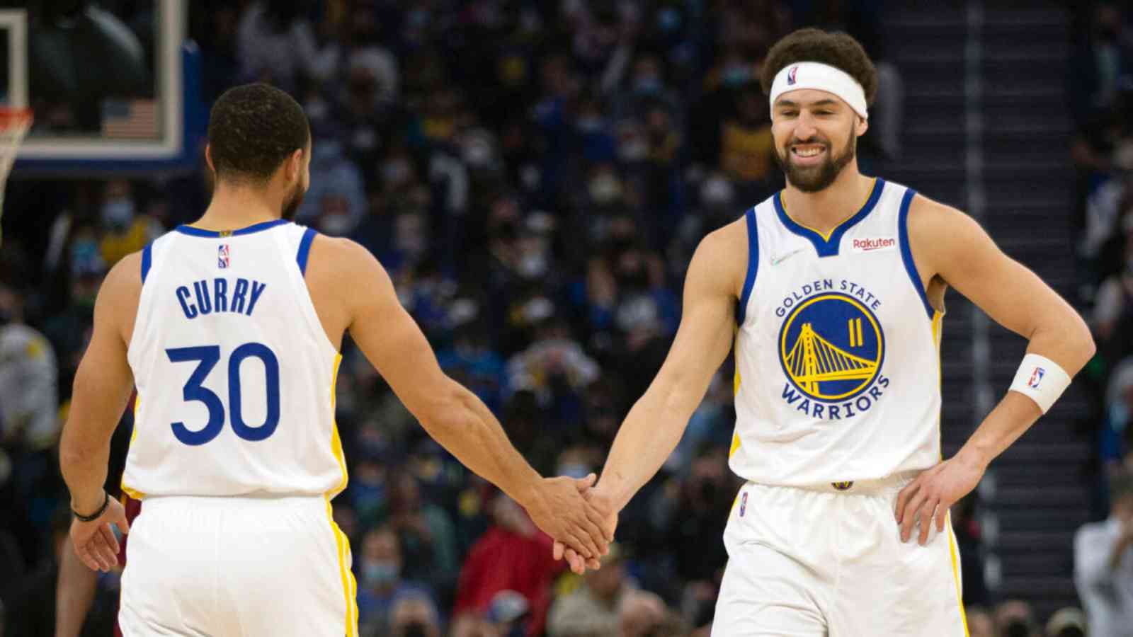 “He’s not Draymond..I trust him” Stephen Curry looks away from play by showing utmost faith in Klay Thompson’s 3-Point shooting abilities