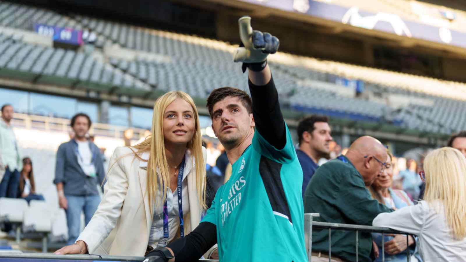 Real Madrid’s No. 1 Thibaut Courtois proposes to model girlfriend Mishel Gerzig on their trip to Amalfi Coast