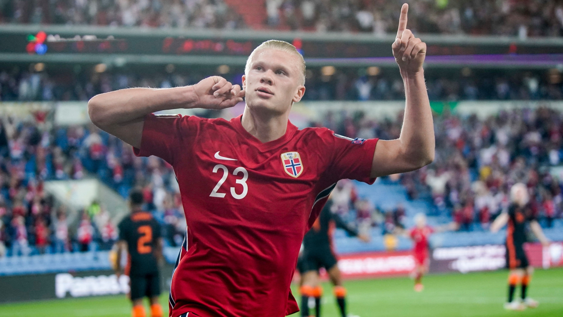 WATCH: Erling Haaland dances on his own song “Der Haaland” along with his Norwegian teammates in the dressing room