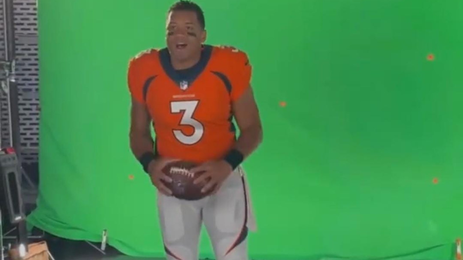 “I crack up every time,” Twitter Reacts to Russell Wilson’s weird acting skills in promotional video for the Denver Broncos