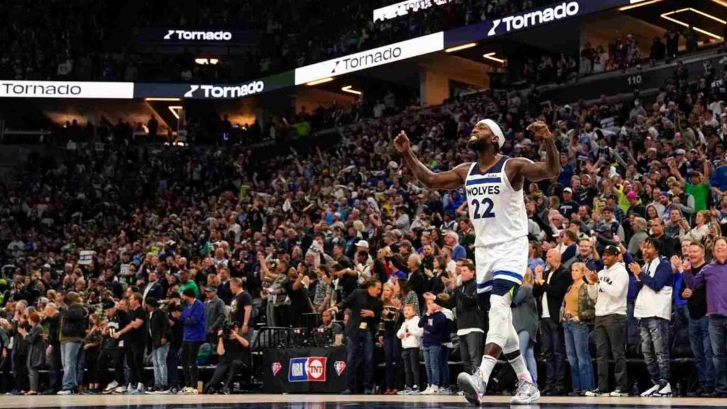 Patrick Beverley hypes up the crowd